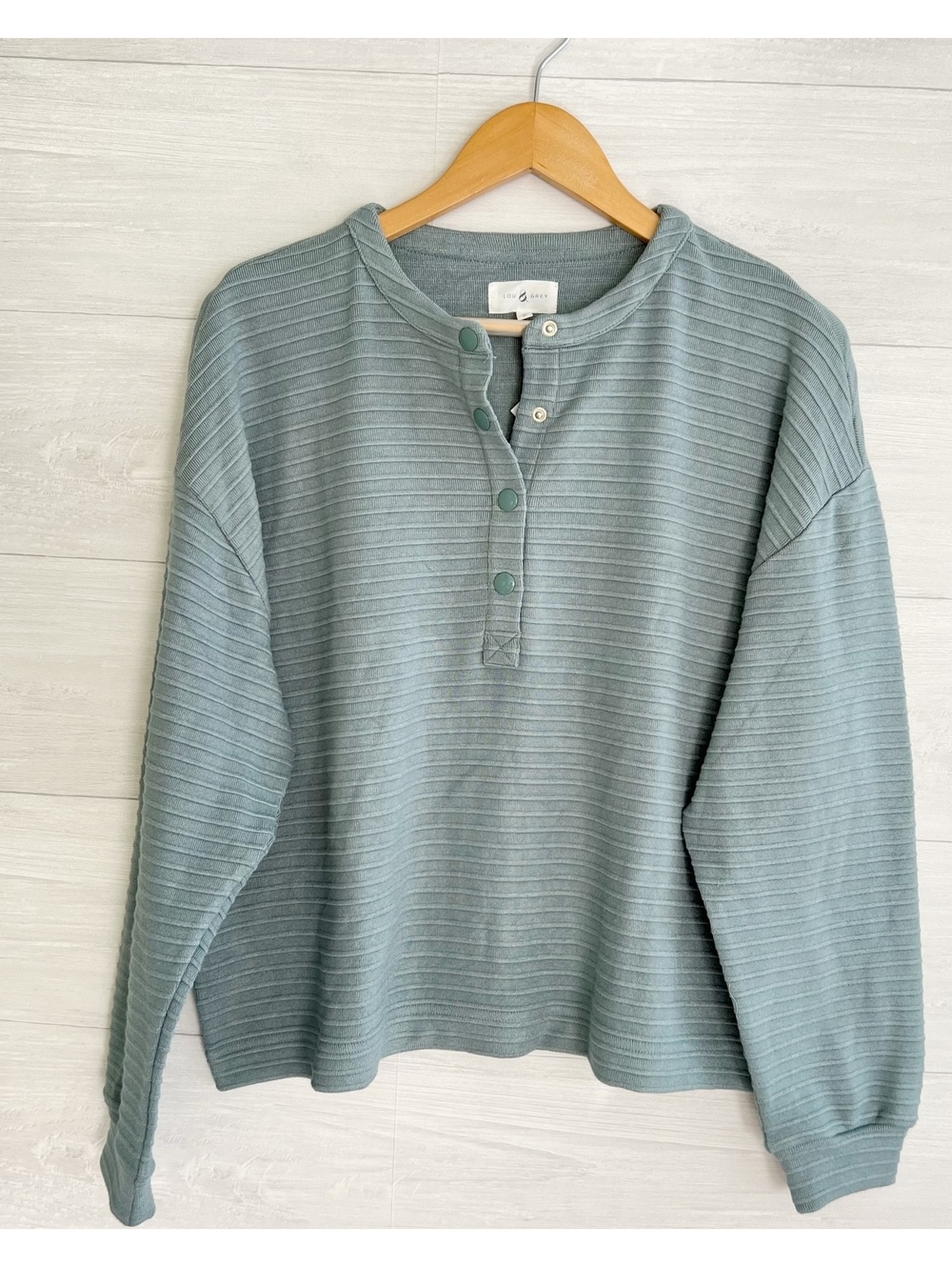 NWT Lou & Grey Sage Green Ribbed Snap Henley Pullover Sweater Top M